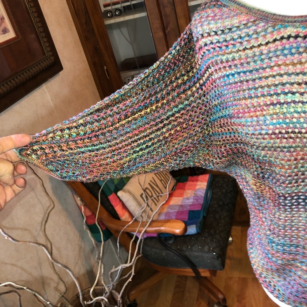 NEW DIRECTIONS SIZE SMALL MULTICOLORED SHORT SLEEVE BATWING SUMMER SWEATER. - Picture 2 of 4